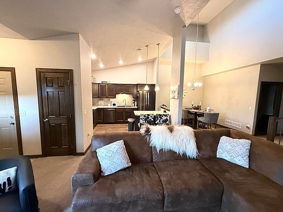 4th image of 115 E Ivy Rd