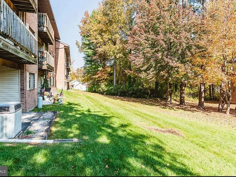 1002 Magnolia Woods Ct #C — Photo 5