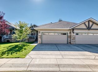 15 Discovery Woods Vlg SW, Calgary, AB T3H5A6