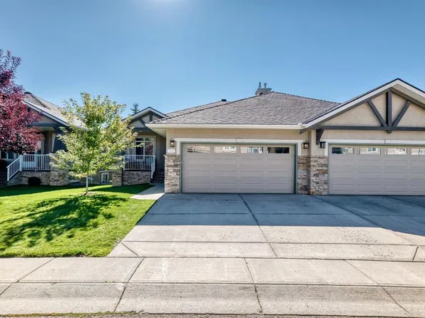 15 Discovery Woods Vlg SW, Calgary, AB T3H 5A6