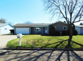1631 10th St SW, Minot, ND 58701