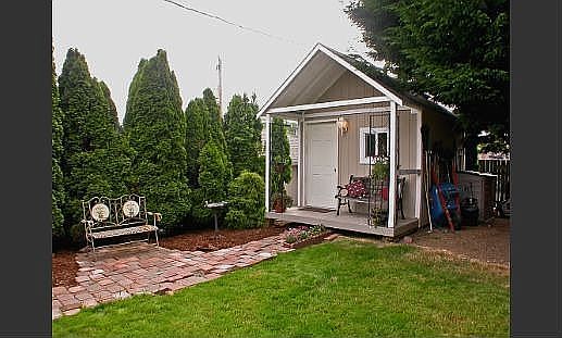 Back Yard Cabin/shed