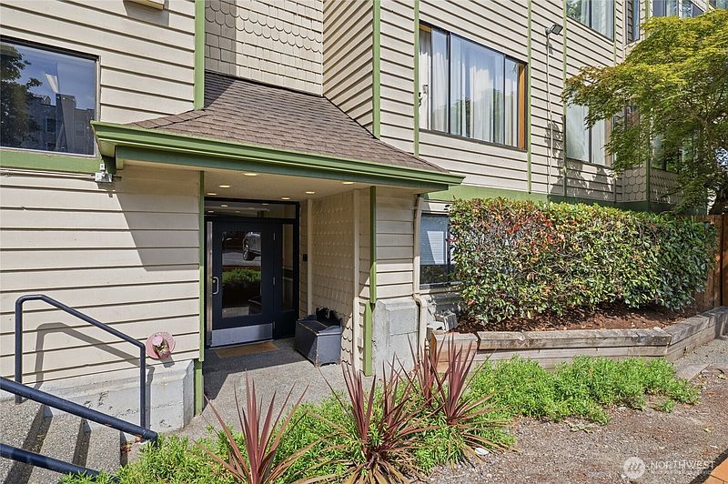 4th image of 9512 1st Avenue NE #202