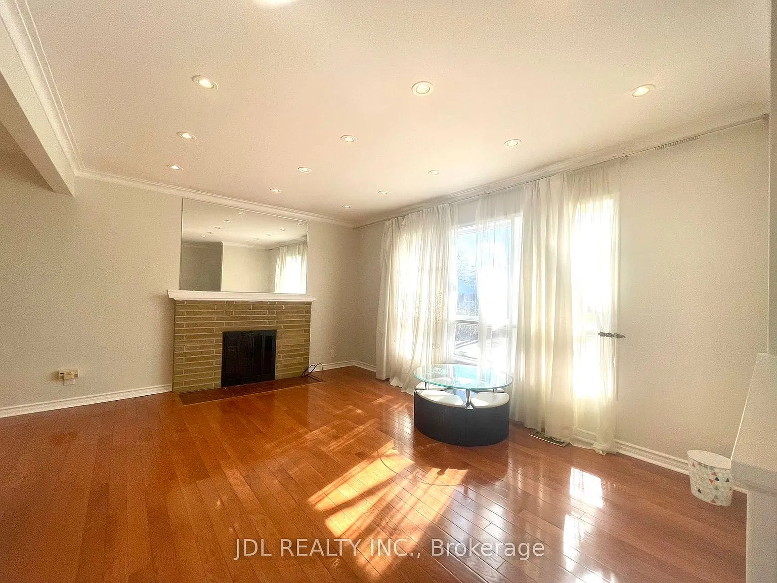 3 bed, $2,900 — Photo 2