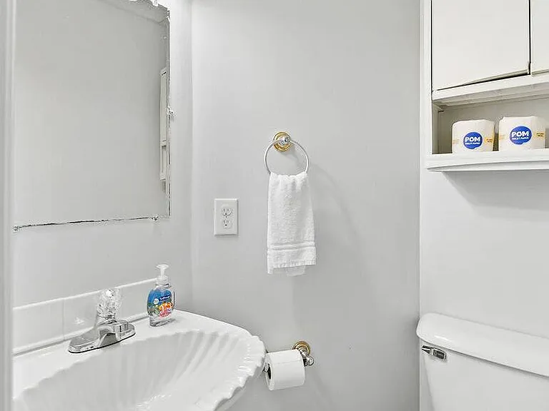 1038 Lakeside Dr — Photo 27
