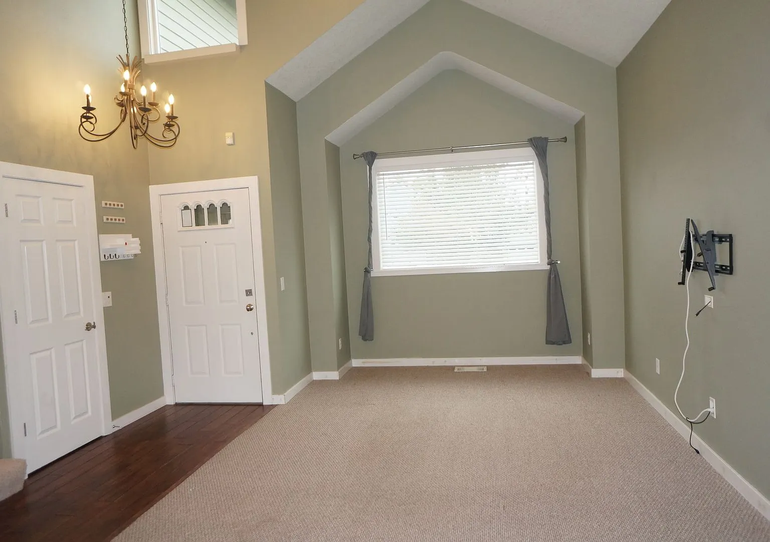 Beautiful 4 Bedroom 2.5 bathroom house near Washington Square — Photo 3