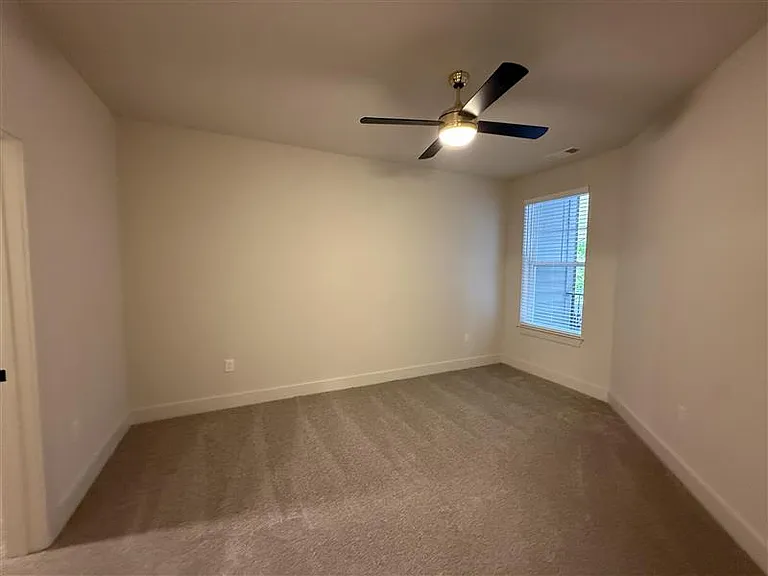 District on the Etowah Apartments — Photo 1024