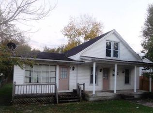 412 Edgewater Ave, Irvine, KY 40336