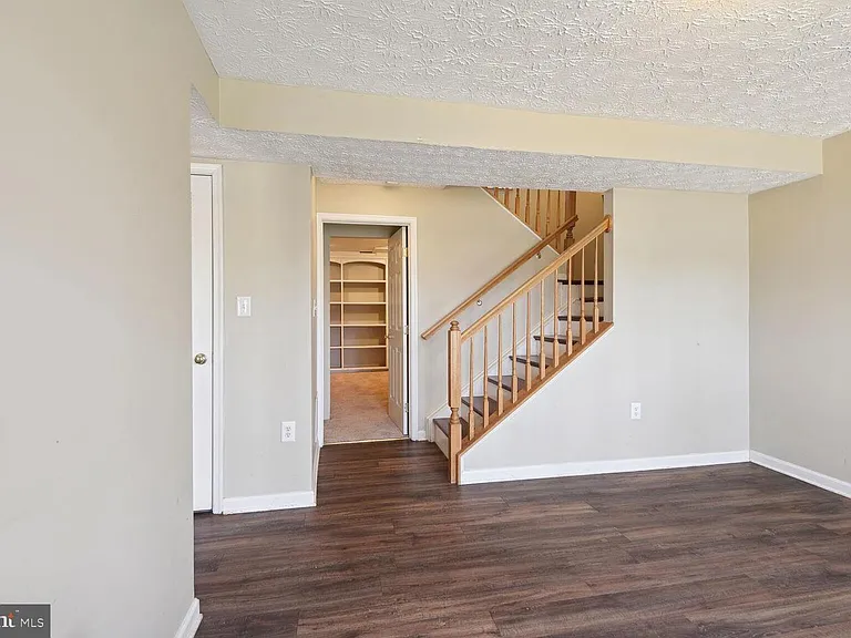8322 Lyndhurst St — Photo 10