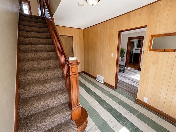 2nd image of 1400 Maple Rd