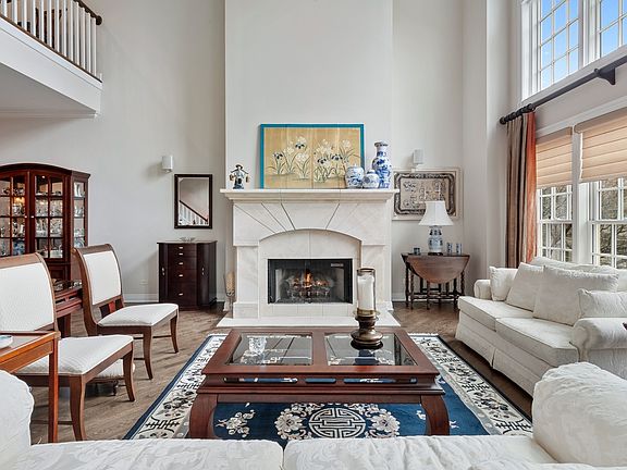 3rd image of 2715 N Pine Grove Ave #3
