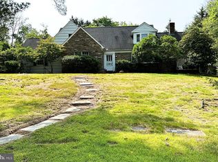 7 Perry Dr, Ewing, NJ 08628