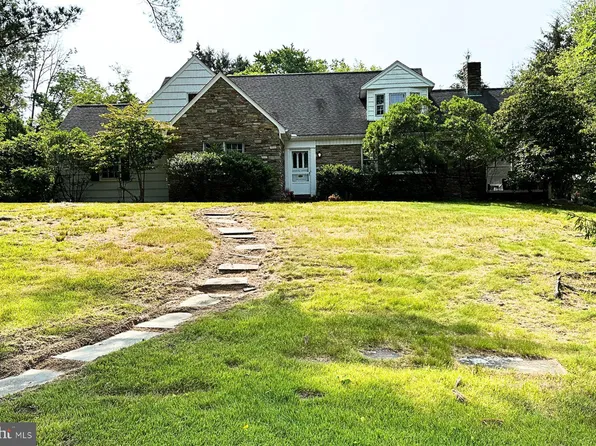 7 Perry Dr, Ewing, NJ 08628