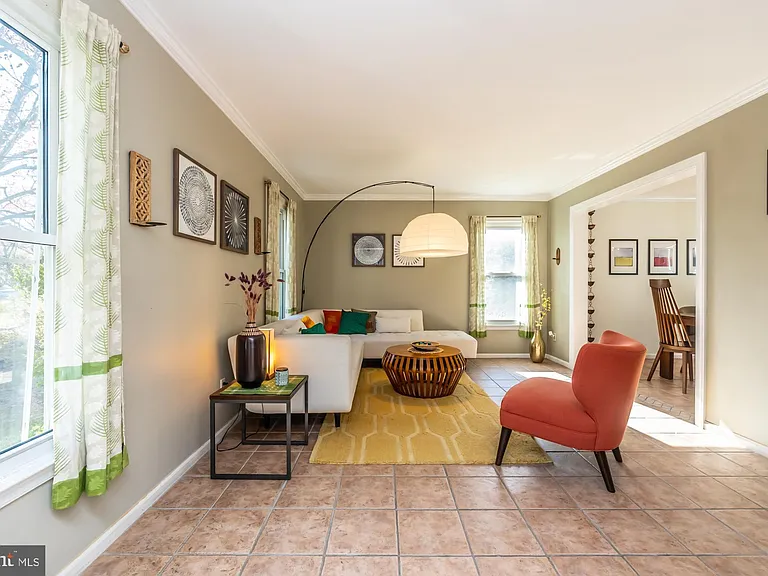 517 Summercroft Dr — Photo 3