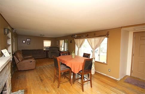 3rd image of 8 Eastgate Dr
