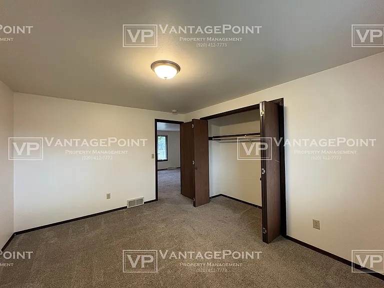 2571 Trojan Dr — Photo 9