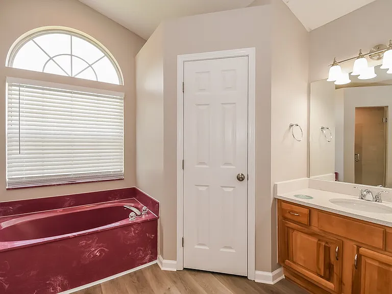 1514 Falkland Rd E — Photo 15