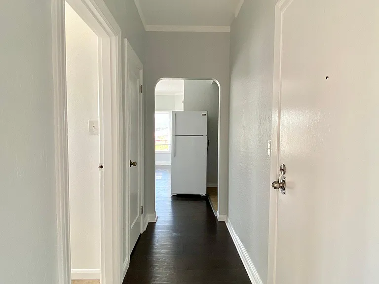 Hallway/Entryway