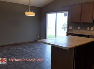 1220 SW Kelsey Cir, Lincoln, NE 68522