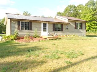 W8902 Hilltop Rd, Portage, WI 53901