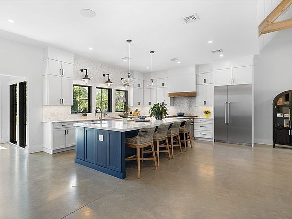 2nd image of 195 Lincoln Rd