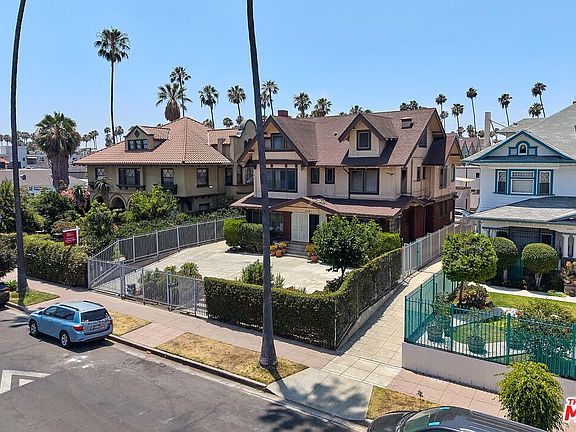 3rd image of 1041 Elden Ave