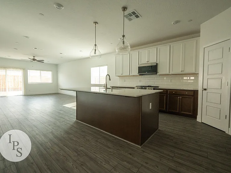 2139 N Osmun Ave — Photo 7