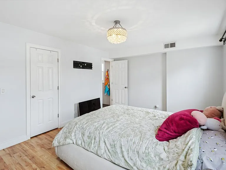 6534 W Montrose Ave #3W — Photo 14