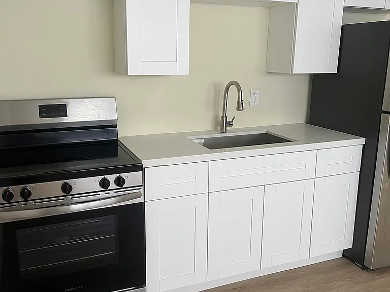 615 NE 8th St #8 — Photo 4