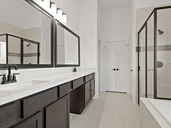 Owner s bath with dual sinks