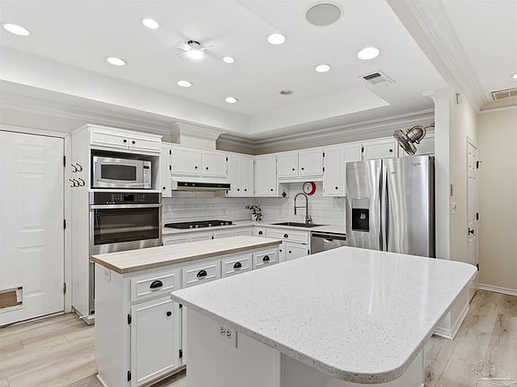 3rd image of 2437 W Bayshore Rd