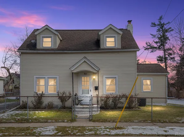 611 James St, Adrian, MI 49221