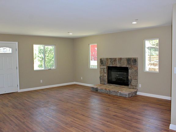 2nd image of 204 W North Shore Dr