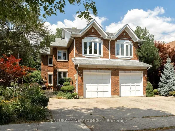 8 Brownstone Cir, Vaughan, ON L4J 7P4
