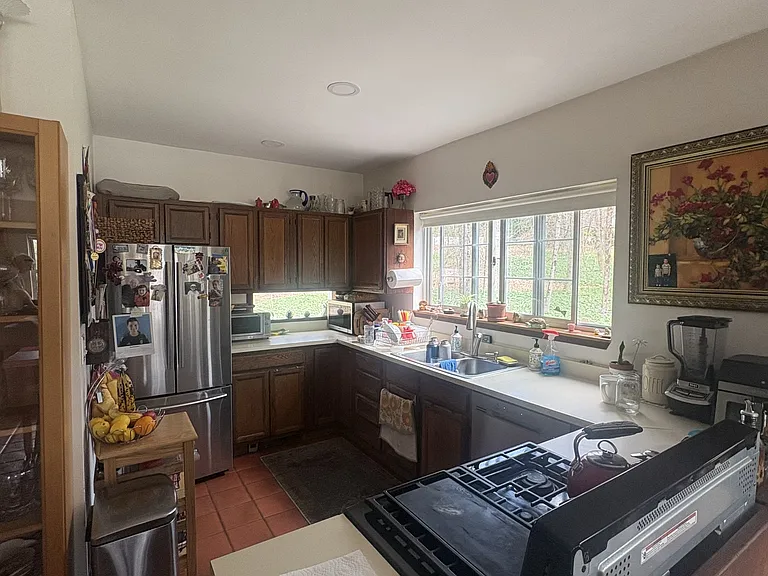 44 Falls Rd — Photo 4