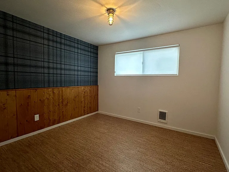 Riverside Apartments — Photo 31