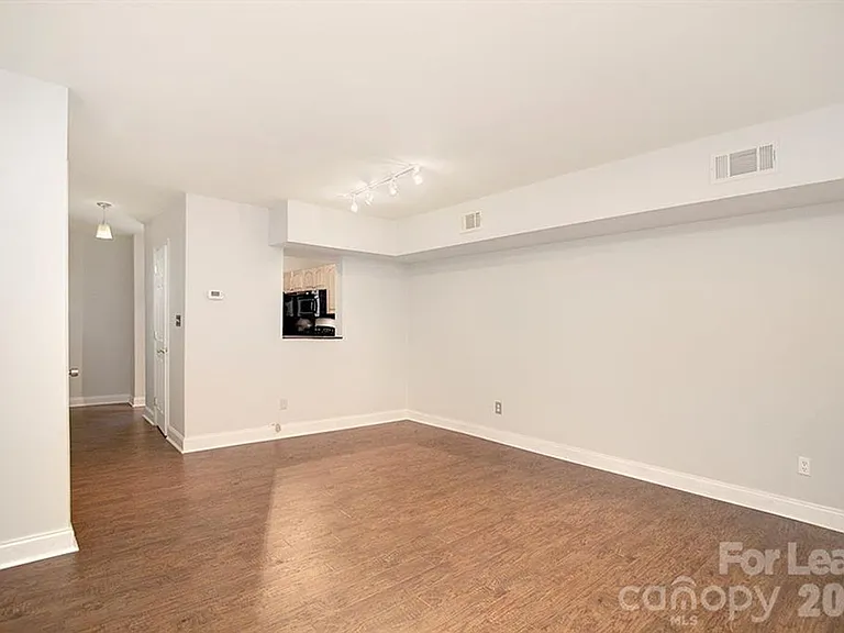 951 Hollywood St #K — Photo 8