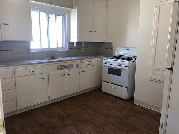 3rd image of 190 Casa St