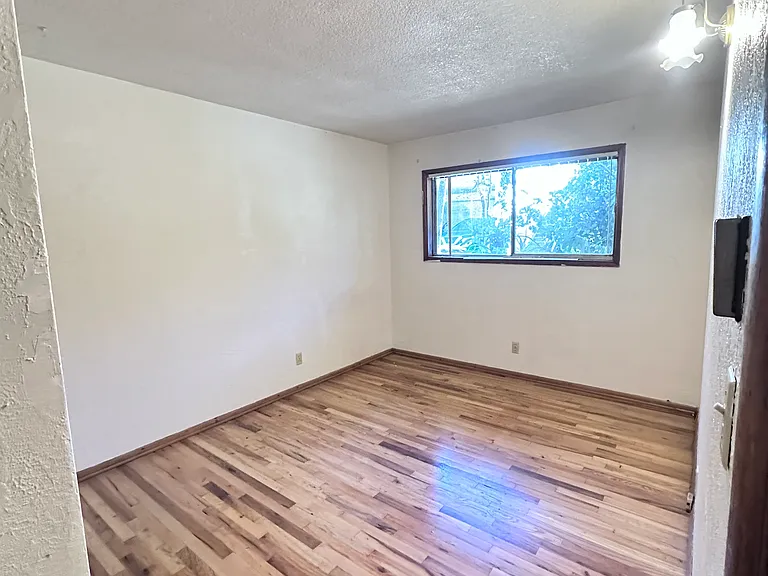 4642 SW Vermont St — Photo 2