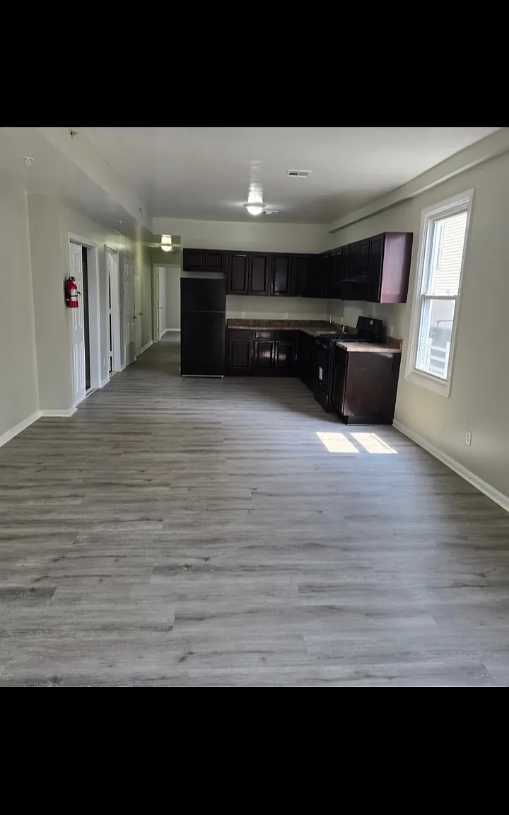493 Irvine Turner Blvd — Photo 1
