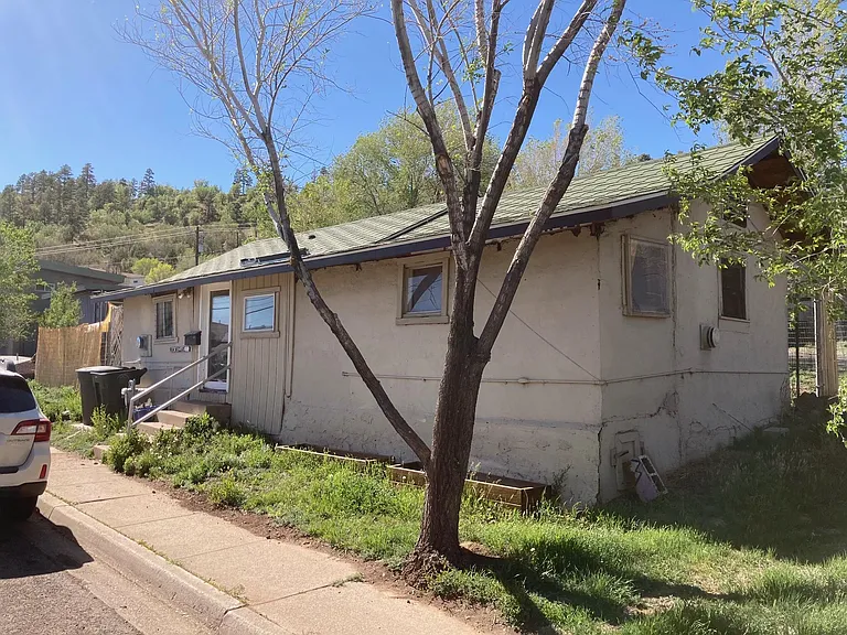 914 W Clay Ave — Photo 1