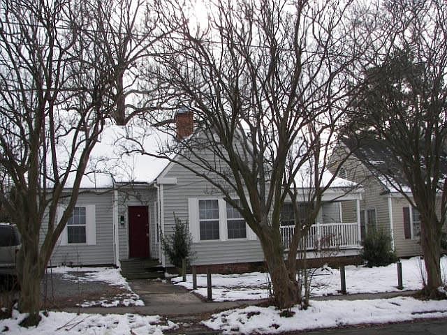 1st image of 202 E 9th St