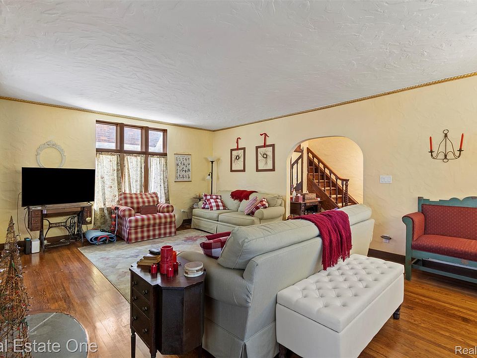 939 S Highland St, photo 26