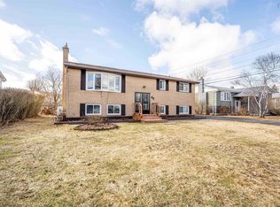 60 Hampton Grn, Halifax, NS B2V 1P1
