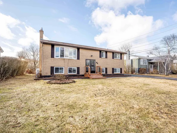 60 Hampton Grn, Halifax, NS B2V 1P1