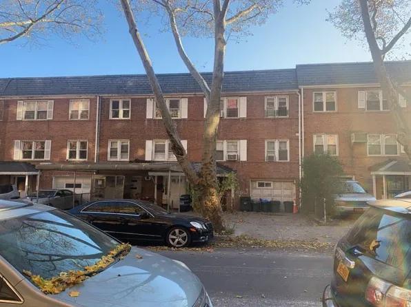 3227 92nd St, East Elmhurst, NY 11369