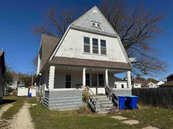 11 2nd St NW, Oelwein, IA 50662