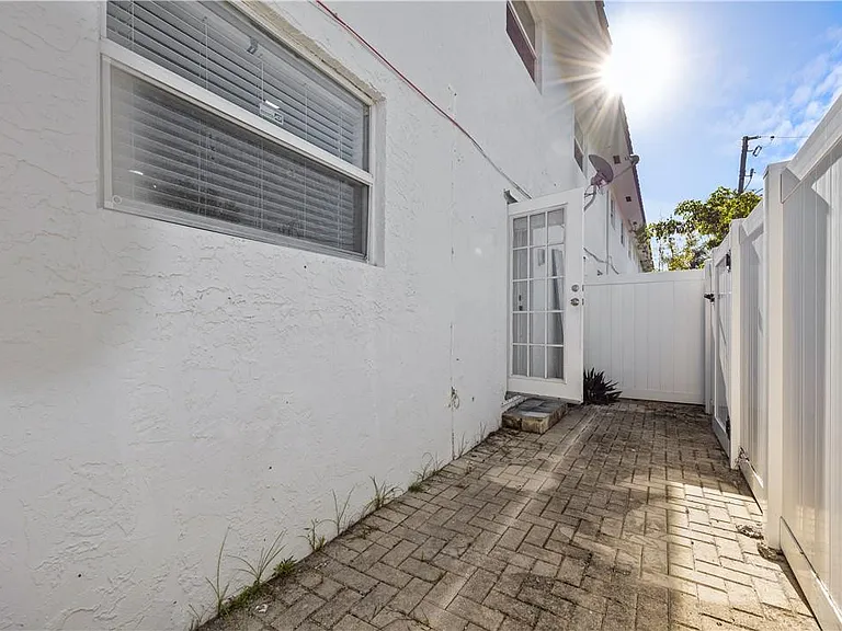 1470 N Dixie Hwy #2 — Photo 15