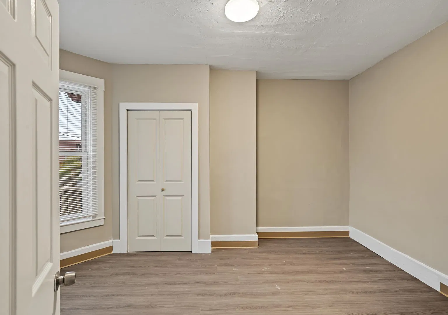 Newly Renovated 3 Bed, 1 Bath Apartment for Rent in Holyoke! — Photo 4