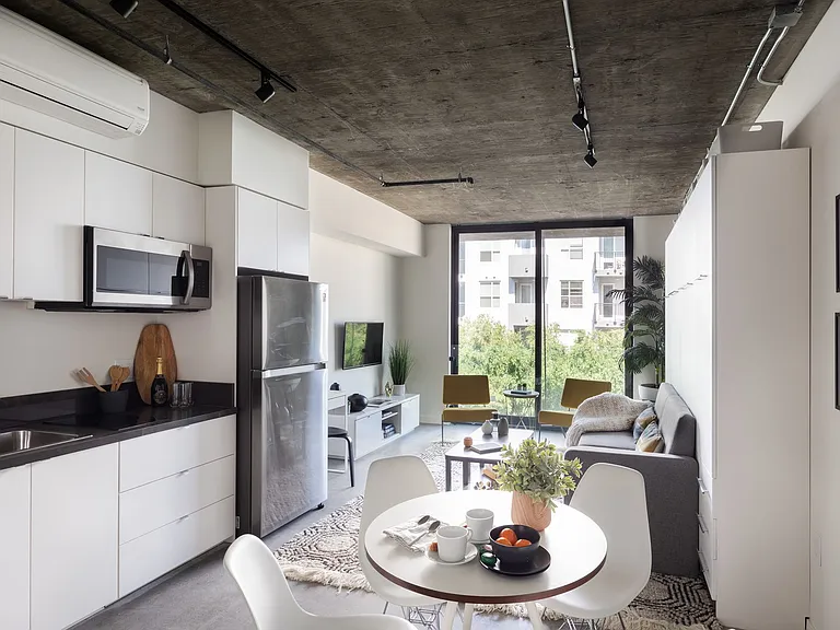 Ezabelle Apartments San Diego — Photo 13